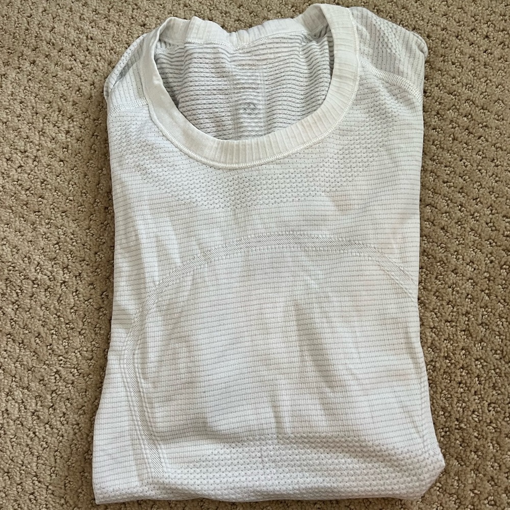 Lululemon swiftly top